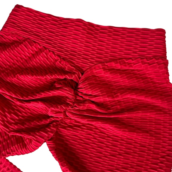 Yoga pants high stretch red textured, ruching at back to flatter figure Large - Picture 5 of 9